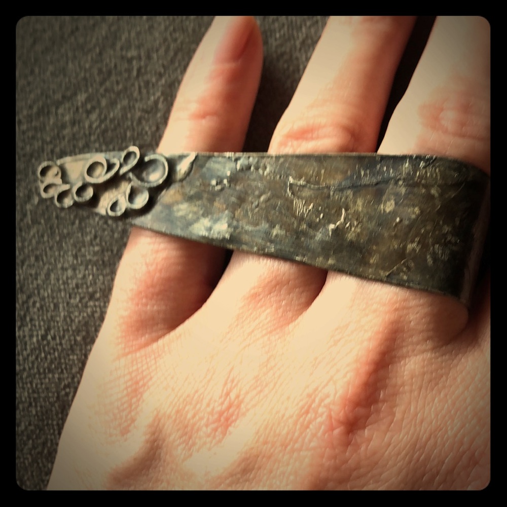 Oxidized few finger ring